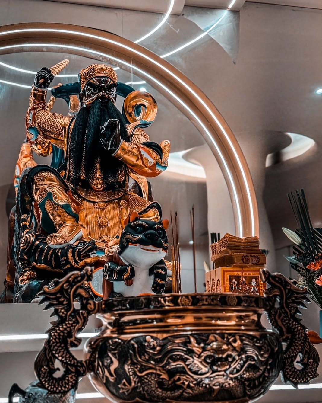 趙公明武財神神尊與龍紋香爐